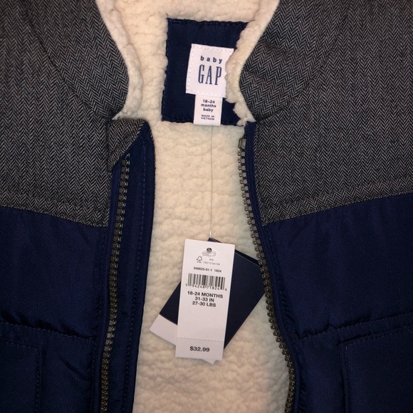NWT Gap sherpa lined vest - Picture 2 of 2